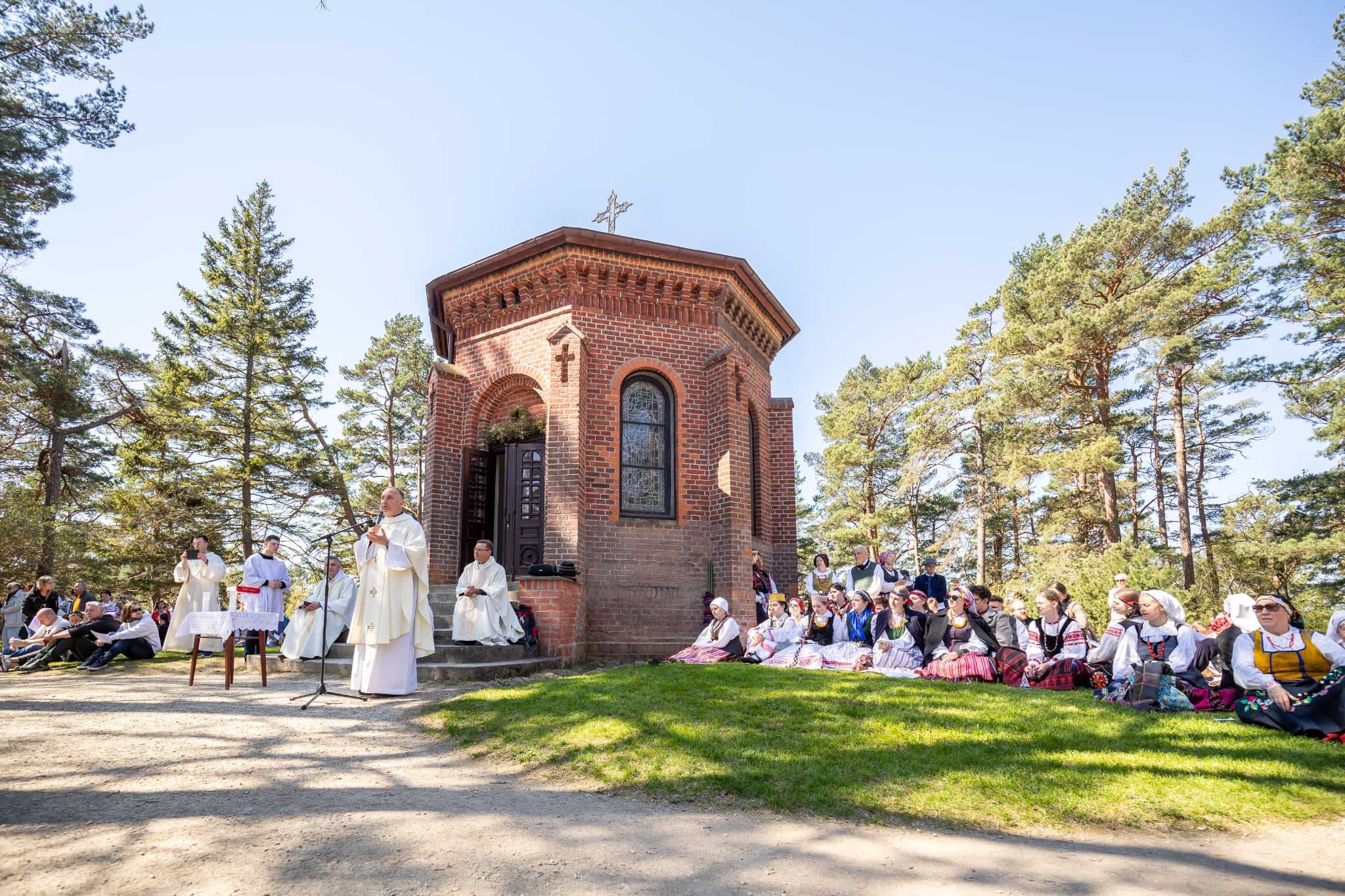 Lietuvoje šeštadienį paskelbus gedulą, keičiama Jurginių festivalio programa