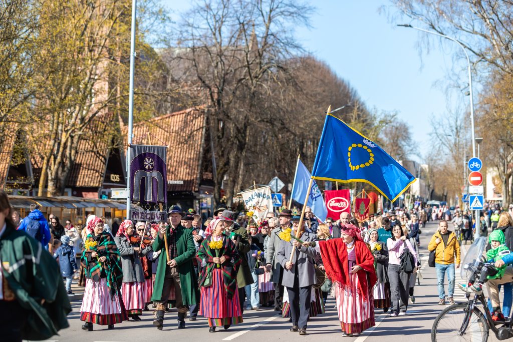 Palangos Jurginės. Šventinė eisena nuo bažnyčios