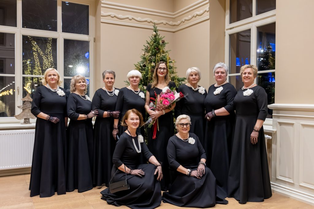 Moterų vokalinis ansamblis „Eldija". Retro kolektyvas iš Šventosios.