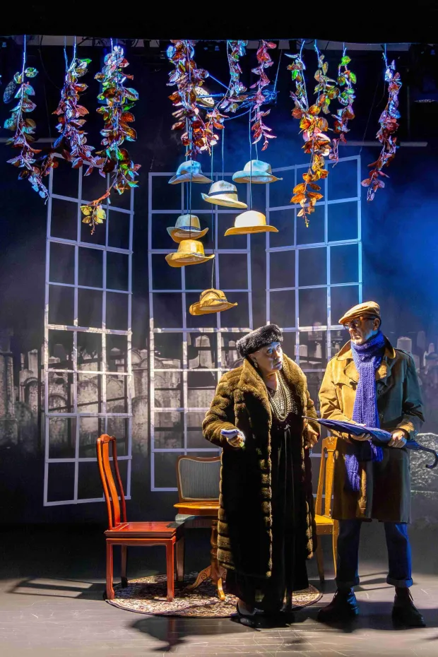 Palangos „Grubiojo“ teatro vintažinė komedijos drama „Kapinių klubas“ N-14. Spektaklio akimirka